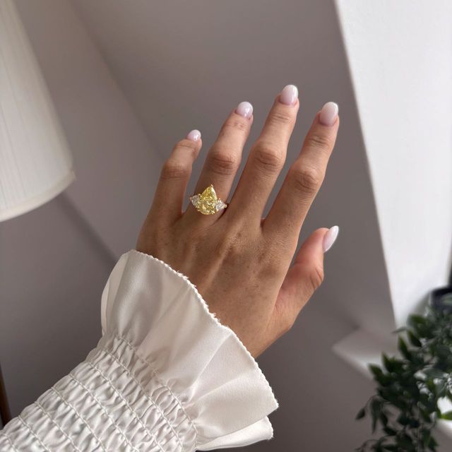 5.06 Carat Lab Grown Pear Yellow Diamond Trilogy Ring In Yellow Gold - Manilla