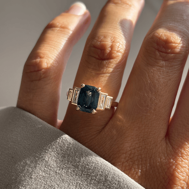 3.53 Carat Emerald-Cut Teal Sapphire Five Stone Engagement Ring In Yellow Gold - Lapilli