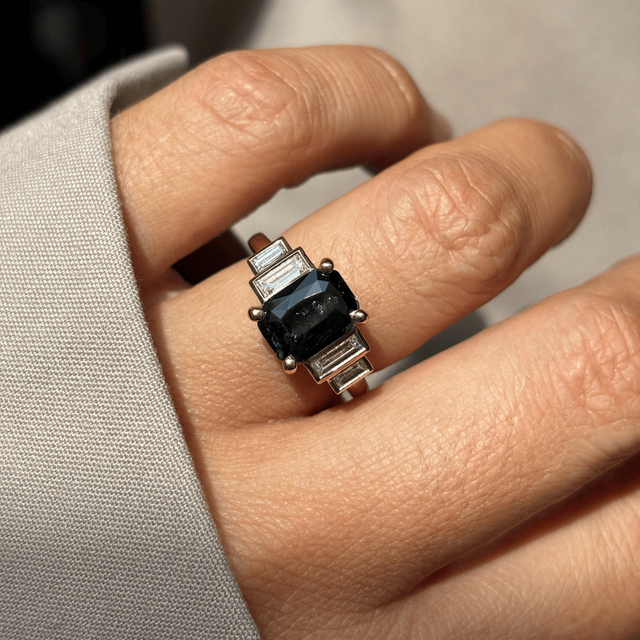 3.53 Carat Emerald-Cut Teal Sapphire Five Stone Engagement Ring In Yellow Gold - Lapilli