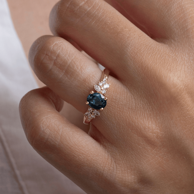1.57 Carat Oval Teal Sapphire Cluster Engagement Ring In Yellow Gold - Sphinx