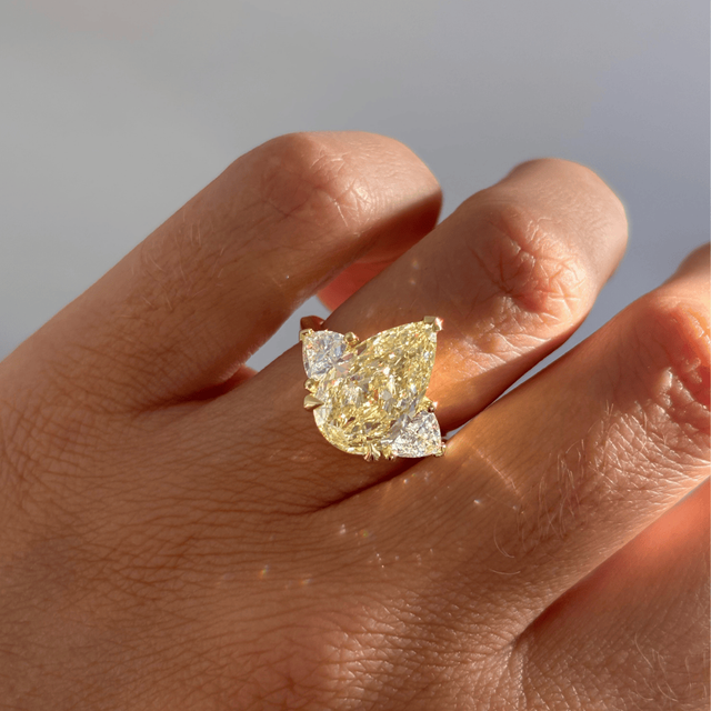 5.17 Carat Lab Grown Pear Yellow Diamond Trilogy Ring In Yellow Gold - Manilla