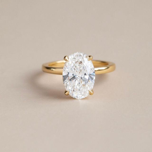 4.00 Carat Oval Diamond Solitaire Engagement Ring In Yellow Gold - Una