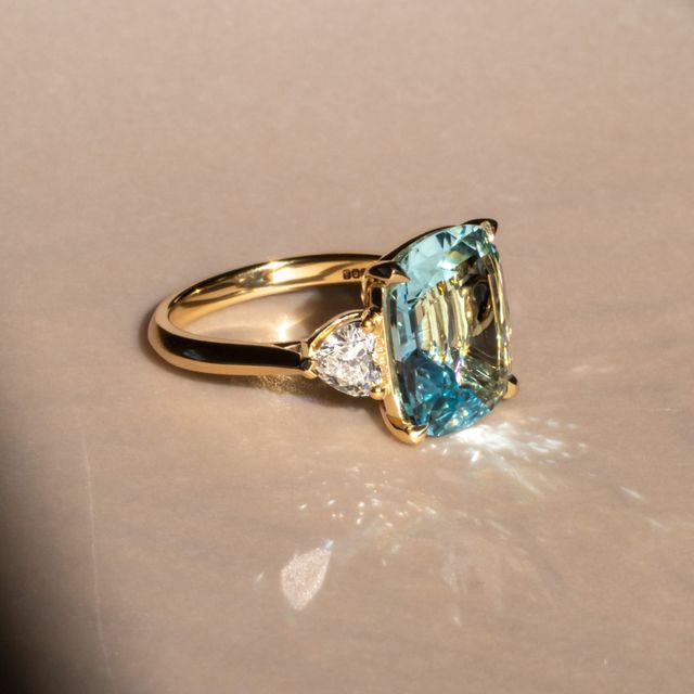 6.24 Carat Elongated Cushion Aquamarine Diamond Trilogy Ring In Yellow Gold - Venus