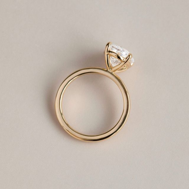4.00 Carat Oval Diamond Solitaire Engagement Ring In Yellow Gold - Una