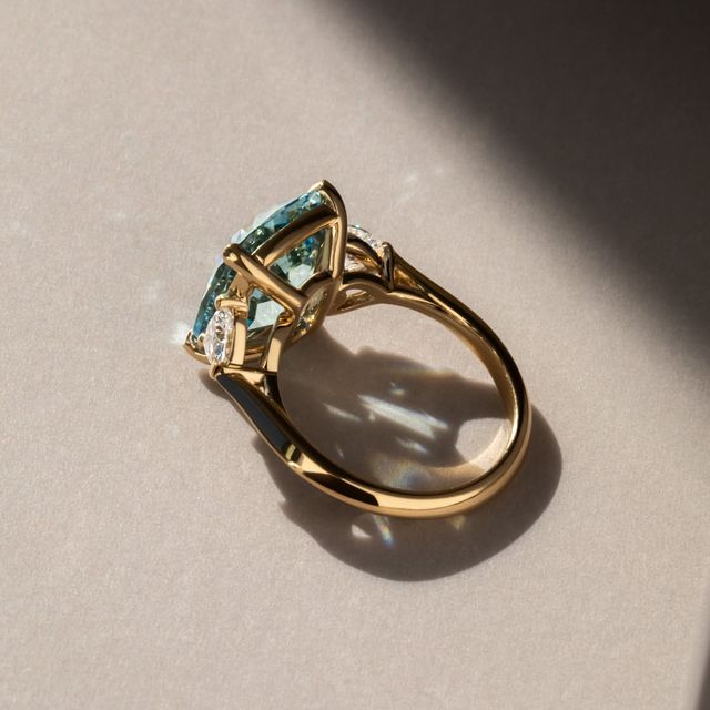 6.24 Carat Elongated Cushion Aquamarine Diamond Trilogy Ring In Yellow Gold - Venus