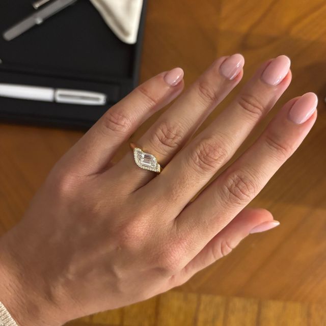 1.66 Carat Flame Cut Diamond Semi Bezel Engagement Ring In Yellow Gold - Novelty Flame