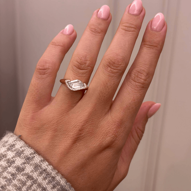 1.66 Carat Flame Cut Diamond Semi Bezel Engagement Ring In Yellow Gold - Novelty Flame