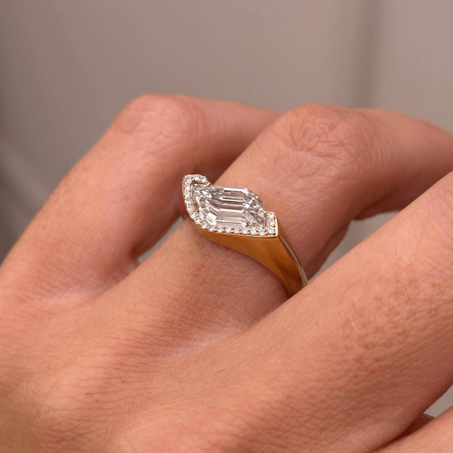 1.66 Carat Flame Cut Diamond Semi Bezel Engagement Ring In Yellow Gold - Novelty Flame