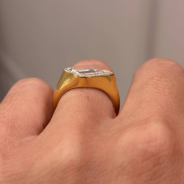 1.66 Carat Flame Cut Diamond Semi Bezel Engagement Ring In Yellow Gold - Novelty Flame