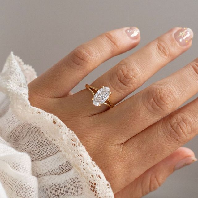 2.00 Carat Lab Grown Oval Diamond Split-Shoulder Bespoke Engagement Ring in Yellow Gold