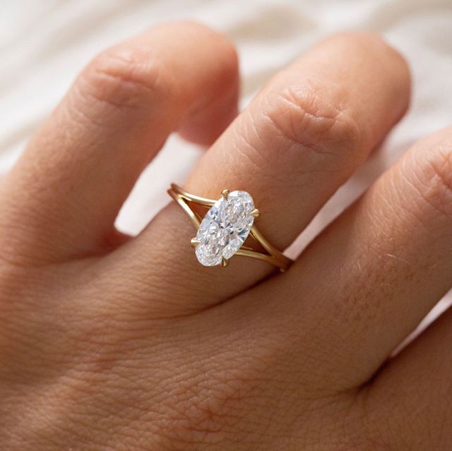 2.00 Carat Lab Grown Oval Diamond Split-Shoulder Bespoke Engagement Ring in Yellow Gold