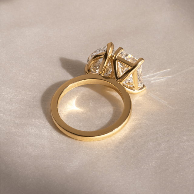 6.00 Carat Pear And Emerald Diamond Toi et Moi Engagement Ring in Yellow Gold