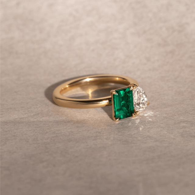 2.00 Carat Green Emerald And Pear Diamond Toi et Moi Engagement Ring in Yellow Gold
