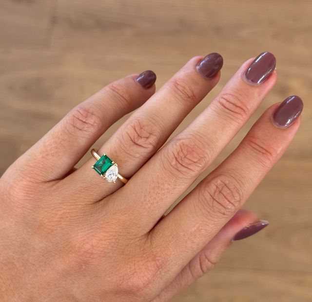 2.00 Carat Green Emerald And Pear Diamond Toi et Moi Engagement Ring in Yellow Gold