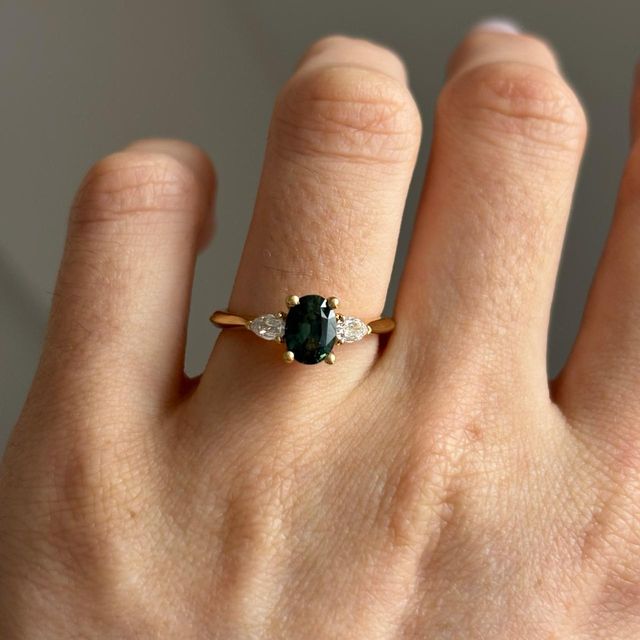 1.22 Carat Natural Oval Teal Sapphire Trilogy Engagement Ring In Yellow Gold - Amaya