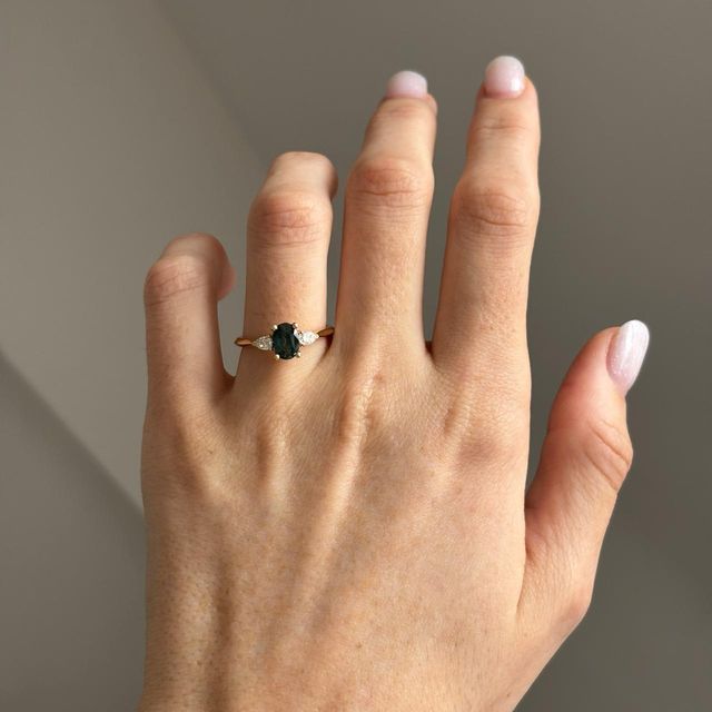 1.22 Carat Natural Oval Teal Sapphire Trilogy Engagement Ring In Yellow Gold - Amaya