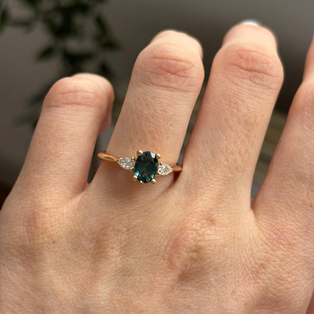 1.22 Carat Natural Oval Teal Sapphire Trilogy Engagement Ring In Yellow Gold - Amaya