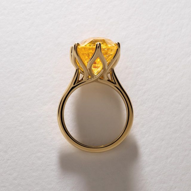 20.38 Carat Natural Oval Yellow Sapphire Solitaire Engagement Ring in Yellow Gold - Elswin