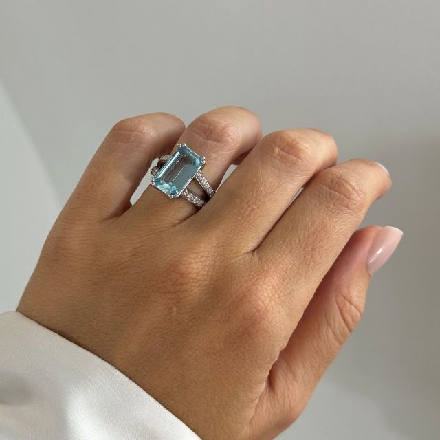 4.29 Carat Emerald Cut Aquamarine Split Shank Diamond Band Ring in Platinum - Naveya