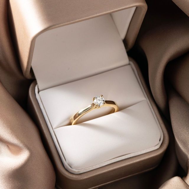 0.30 Carat Lab Grown Round Diamond Solitaire Engagement Ring in Yellow Gold - Ibib