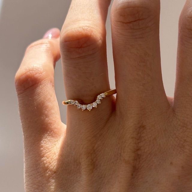 0.25 Carat Natural Brilliant Round Diamond Bespoke Curved Wedding Band in Yellow Gold