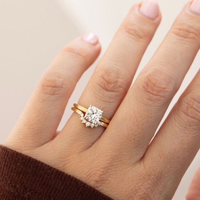 0.25 Carat Natural Brilliant Round Diamond Bespoke Curved Wedding Band in Yellow Gold