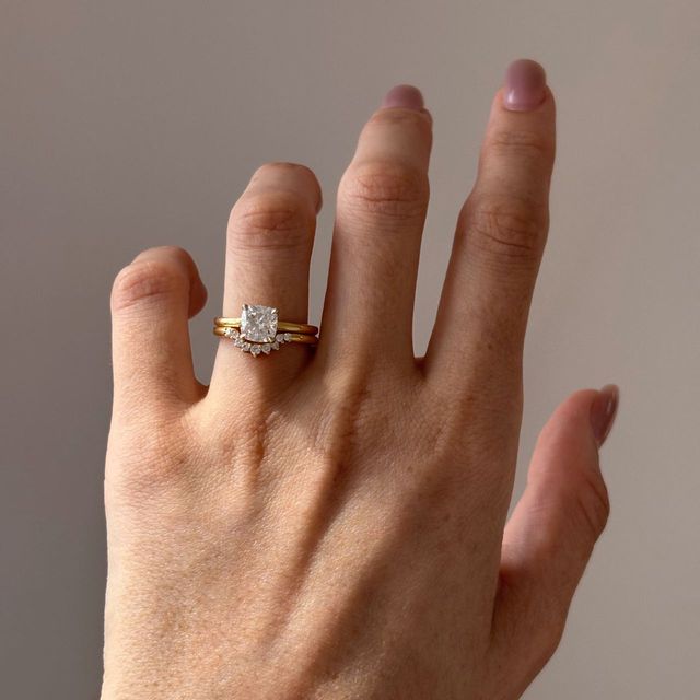 0.25 Carat Natural Brilliant Round Diamond Bespoke Curved Wedding Band in Yellow Gold