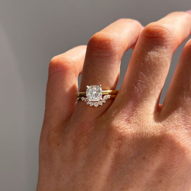 0.25 Carat Natural Brilliant Round Diamond Bespoke Curved Wedding Band in Yellow Gold