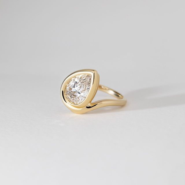 2.00 Carat Lab Grown Pear Diamond Twisted Bezel Bespoke Engagement Ring in Yellow Gold