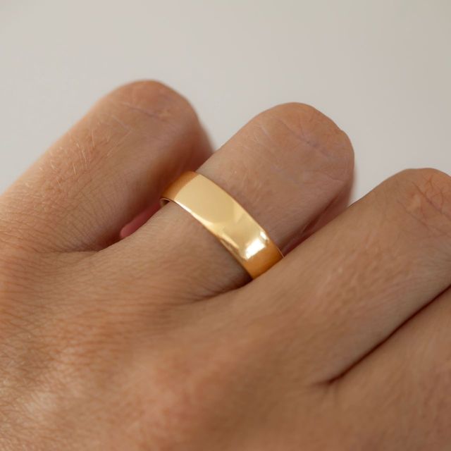 Court Men's Wedding Ring in Yellow Gold - Raven