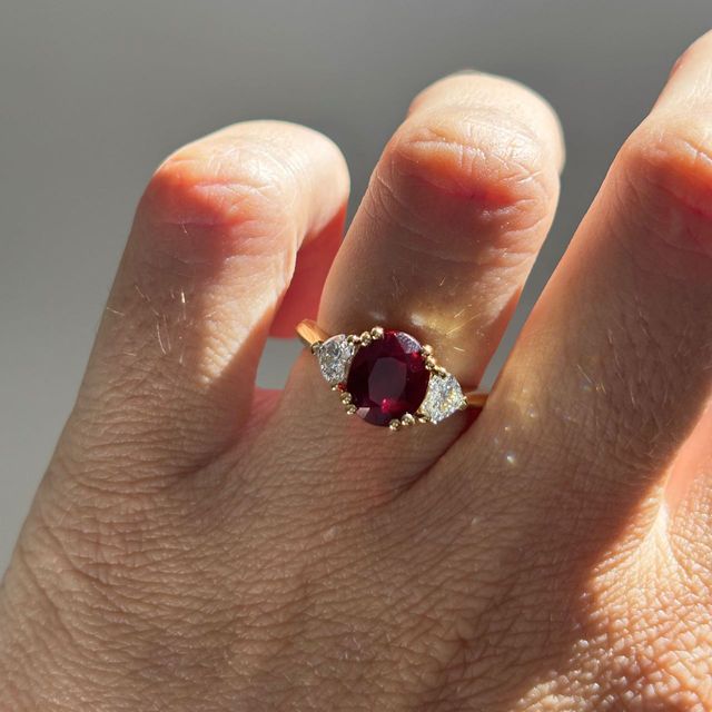 3.55 Carat Natural Oval Pigeon Blood Ruby Trilogy Engagement Ring In Yellow Gold - Venus