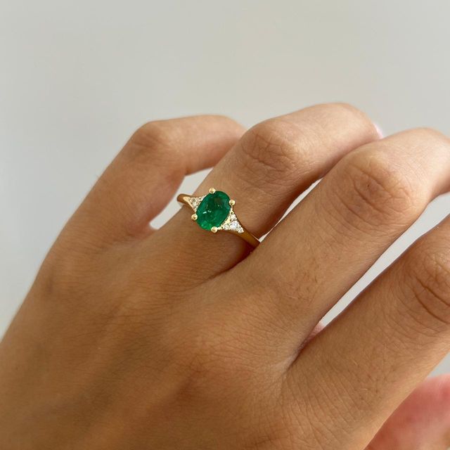 0.95 Carat Natural Oval Green Emerald Cluster Engagement Ring in Yellow Gold - Francis