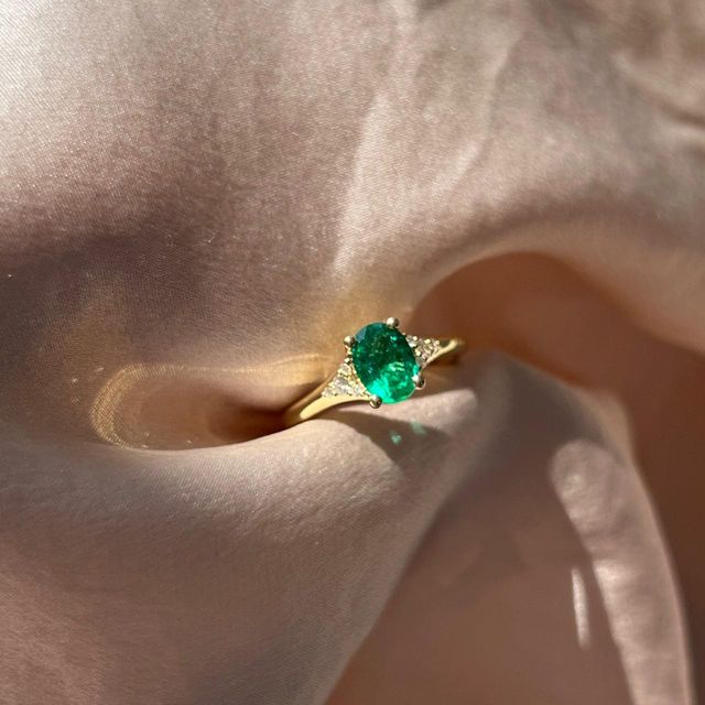 0.95 Carat Natural Oval Green Emerald Cluster Engagement Ring in Yellow Gold - Francis