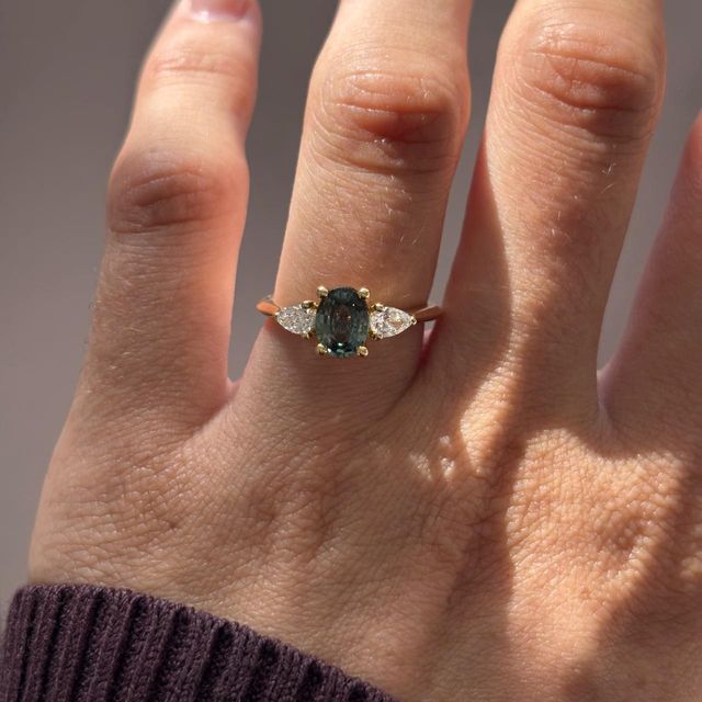 1.10 Carat Natural Oval Teal Sapphire Trilogy Engagement Ring in Yellow Gold - Amaya