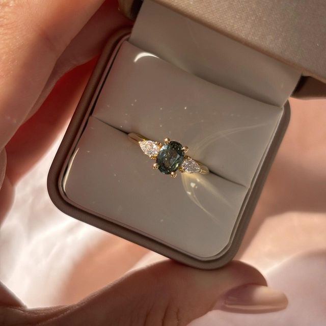 1.10 Carat Natural Oval Teal Sapphire Trilogy Engagement Ring in Yellow Gold - Amaya