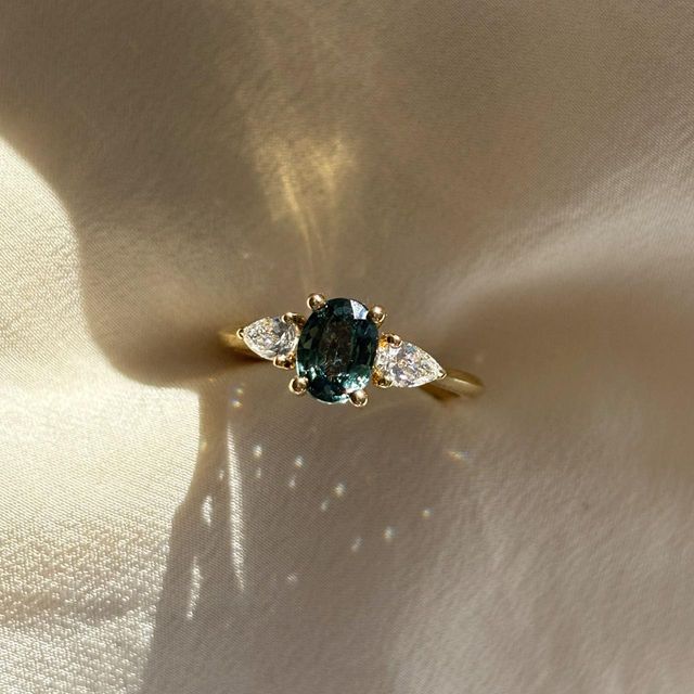 1.10 Carat Natural Oval Teal Sapphire Trilogy Engagement Ring in Yellow Gold - Amaya