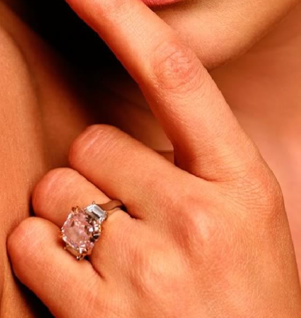 Jennifer-Lopez-Pink-Engagement-Ring1