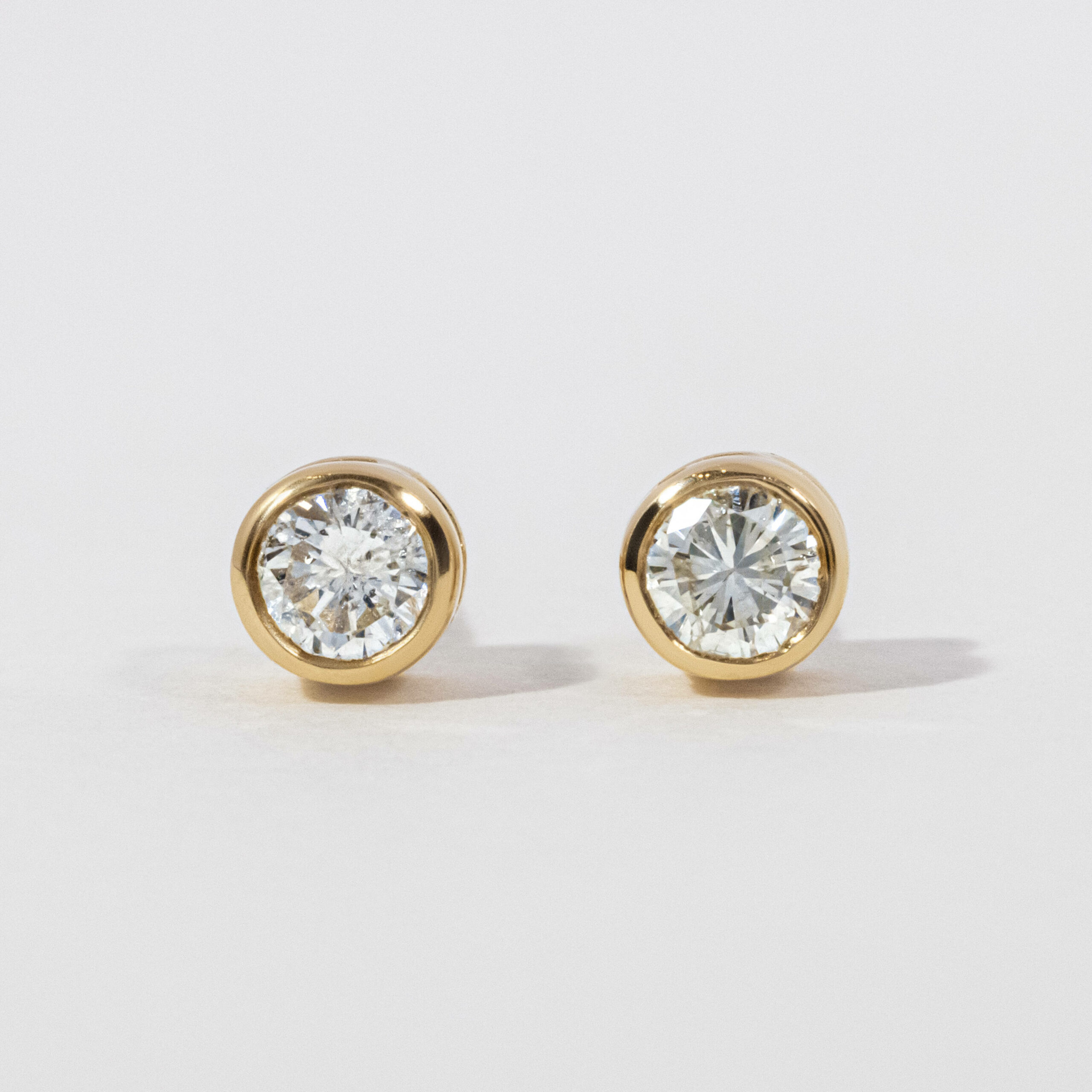 Round Diamond Bezel Stud Earring In Yellow Gold