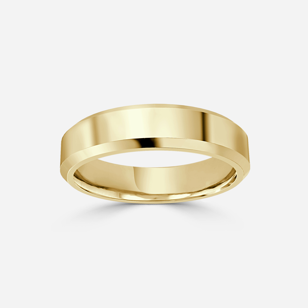 Beveled court wedding ring In Yellow Gold