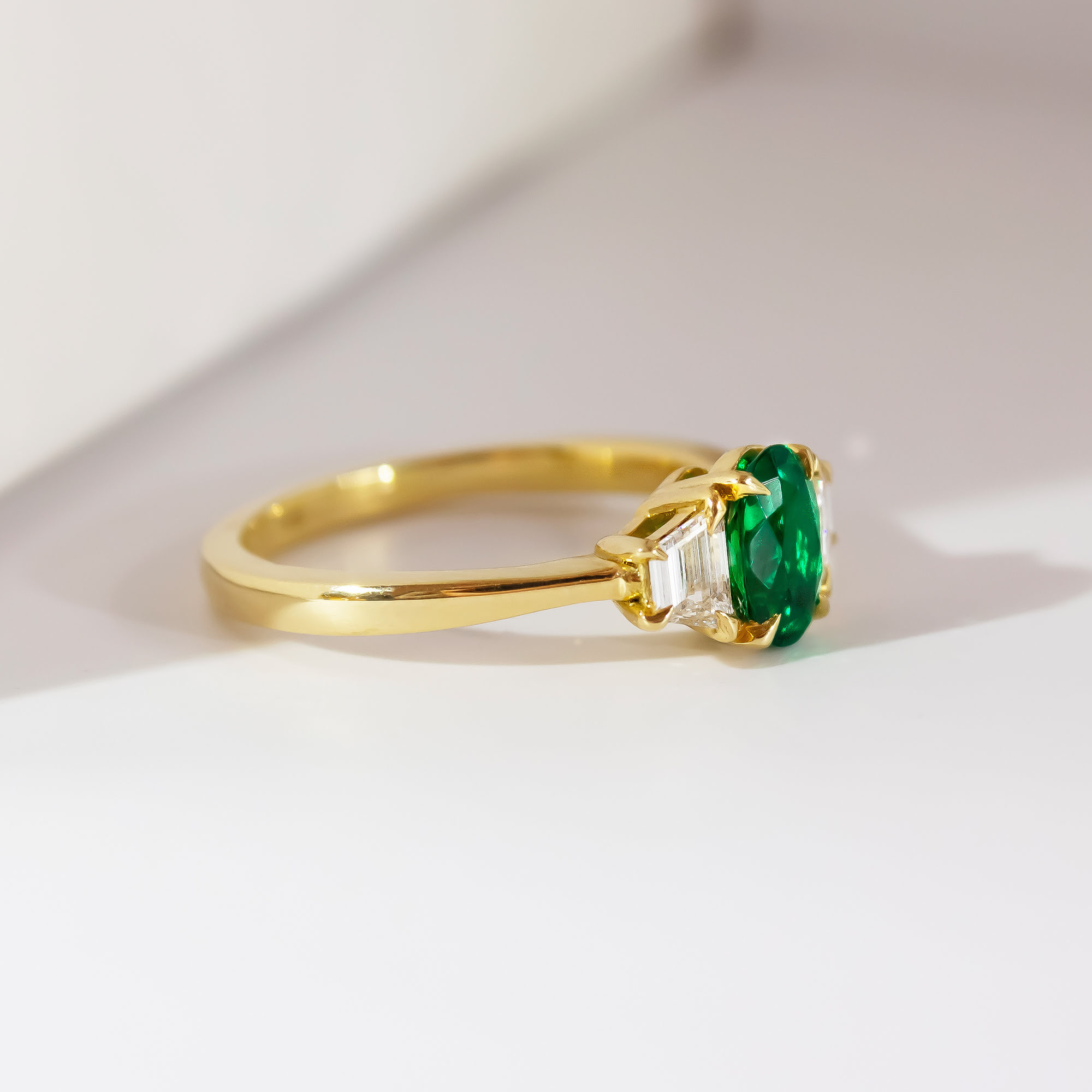 Oval Emerald 18k Yellow Gold 0.65ct