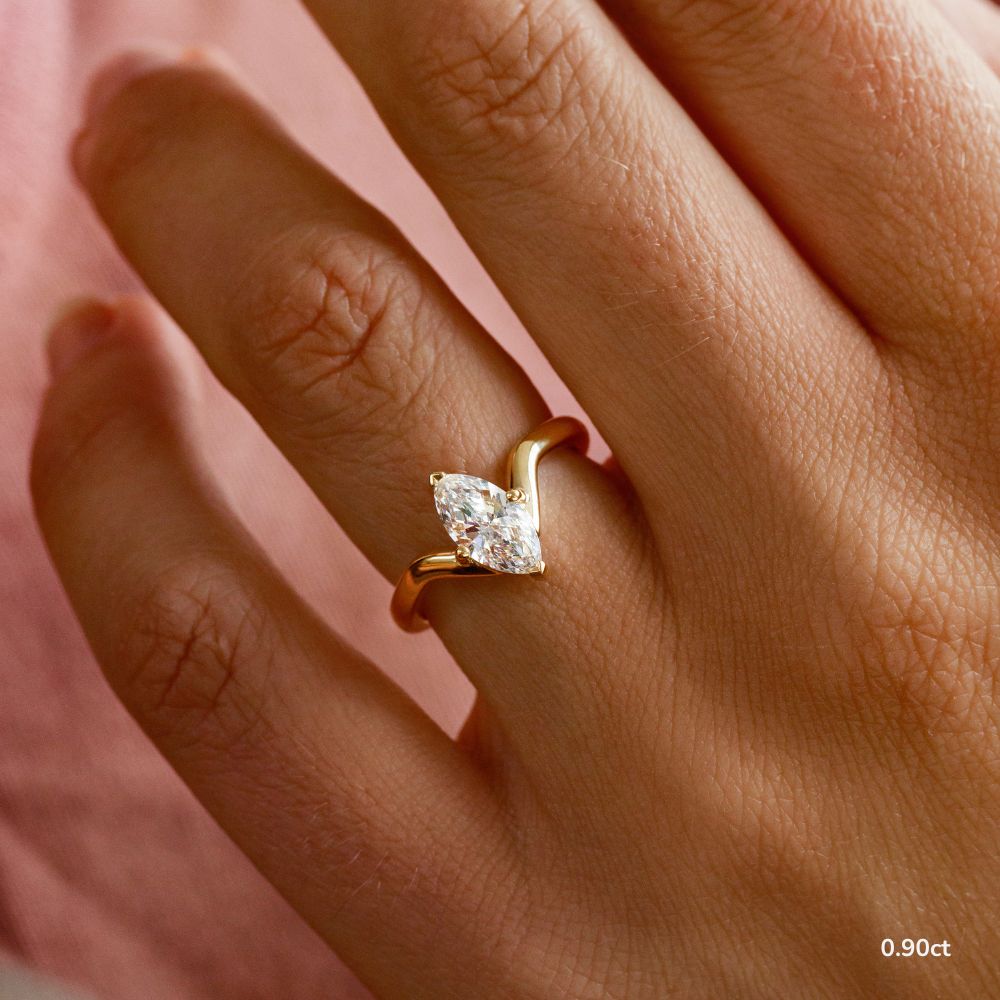 9ct gold V-shaped diamond ring 9ct gold V-shaped diamond ring