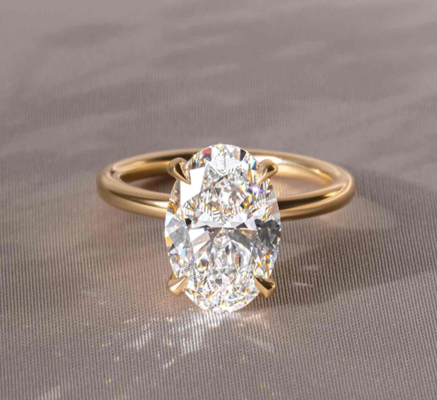 comparison of artificial diamonds and natural diamonds, highlighting identical brilliance and structure