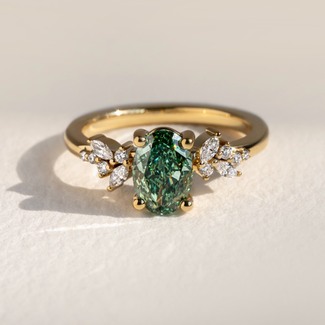 1.54 Carat Oval Green Cluster Engagement Ring In Yellow Gold - Sphinx